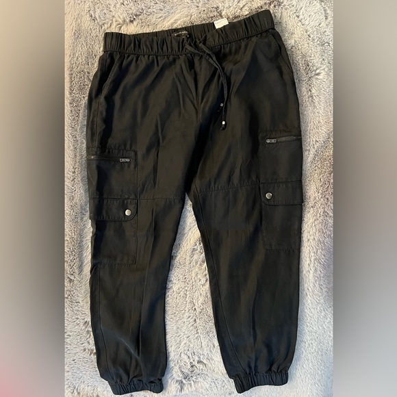 3 Pairs Banana Republic Women’s Tencel Cargo Joggers Pants Medium Petite - Picture 5 of 9